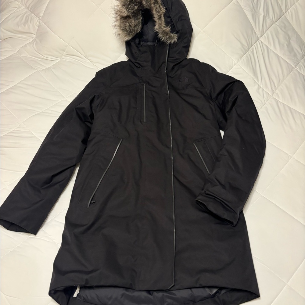 The North Face Women's Crestmont Black Parka